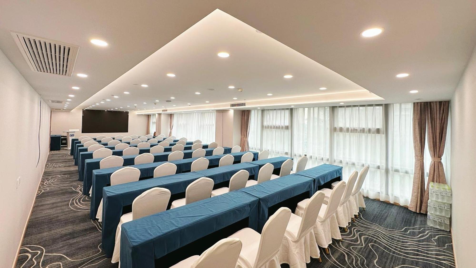 Holiday Inn Express Qingdao City Center By Ihg Exterior photo